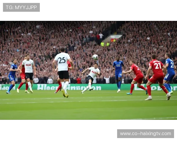 身披18号球衣的知名足球巨星与他们在绿茵场上的高光时刻